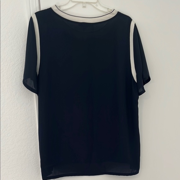 Banana Republic Blue Short Sleeve Relaxed Blouse with White Piping - Picture 4 of 7